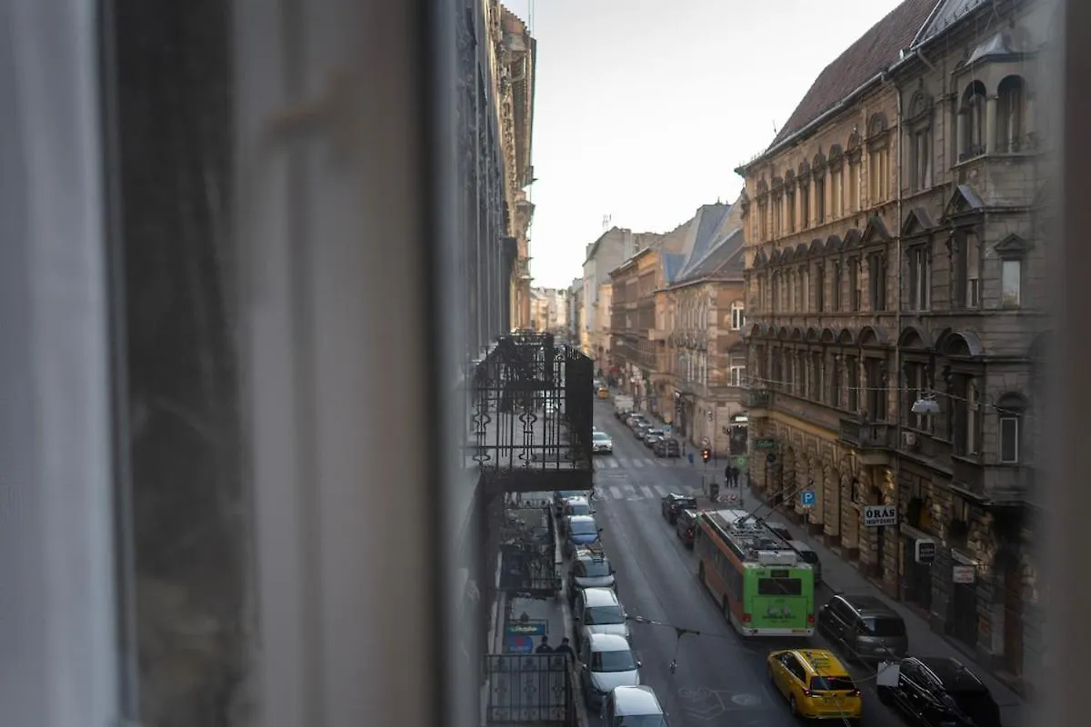New and spacious apt in downtown Будапешт 0*,  Венгрия